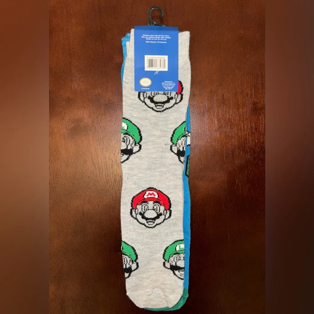 SUPER MARIO BROS NOVELTY CREW SOCKS NWT MEN’S SHOE SIZE 6.5-12